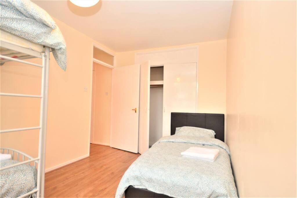Spacious 2Bedroom Condo With Patio By Excel Centre London Ngoại thất bức ảnh