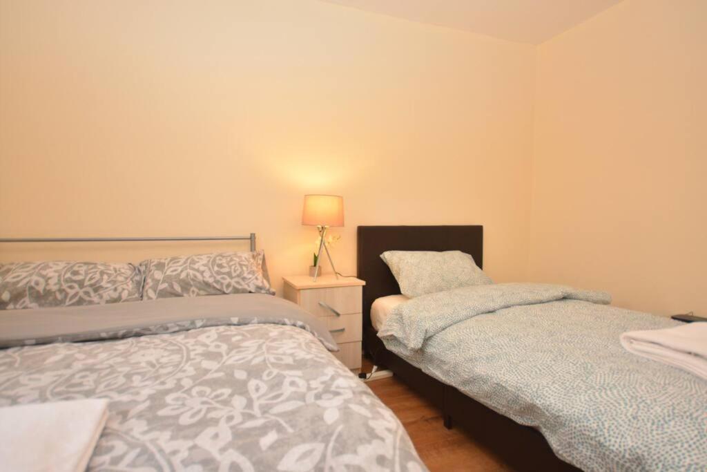 Spacious 2Bedroom Condo With Patio By Excel Centre London Ngoại thất bức ảnh